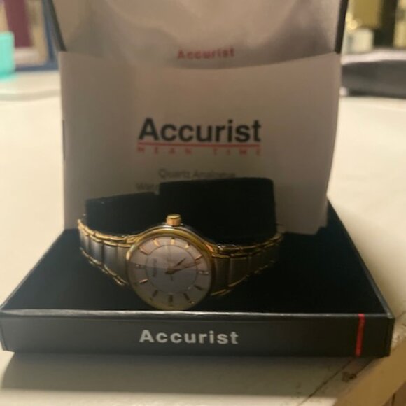 Accurist Quartz Watch - Picture 2 of 4
